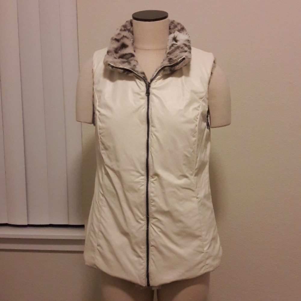 STEINMART Reversable Cream Color/Leopard Vest